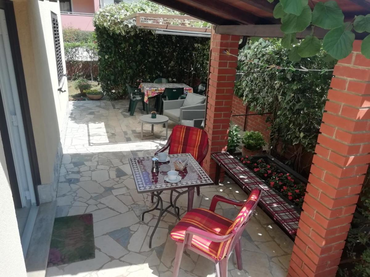 Apartments Mirella Novigrad Istria Exterior foto